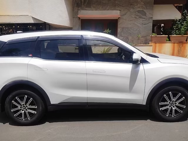Mahindra Xuv700 Ax5 7str
